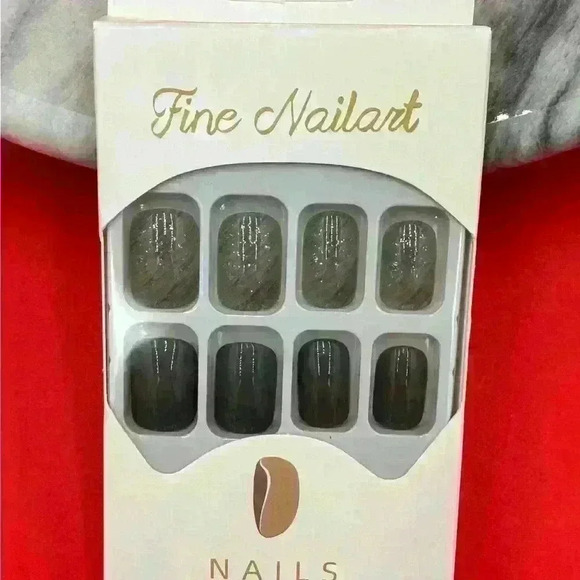 Fine Nailart. Press on nails. 4 packs. For larger nails. New in box - Picture 2 of 5